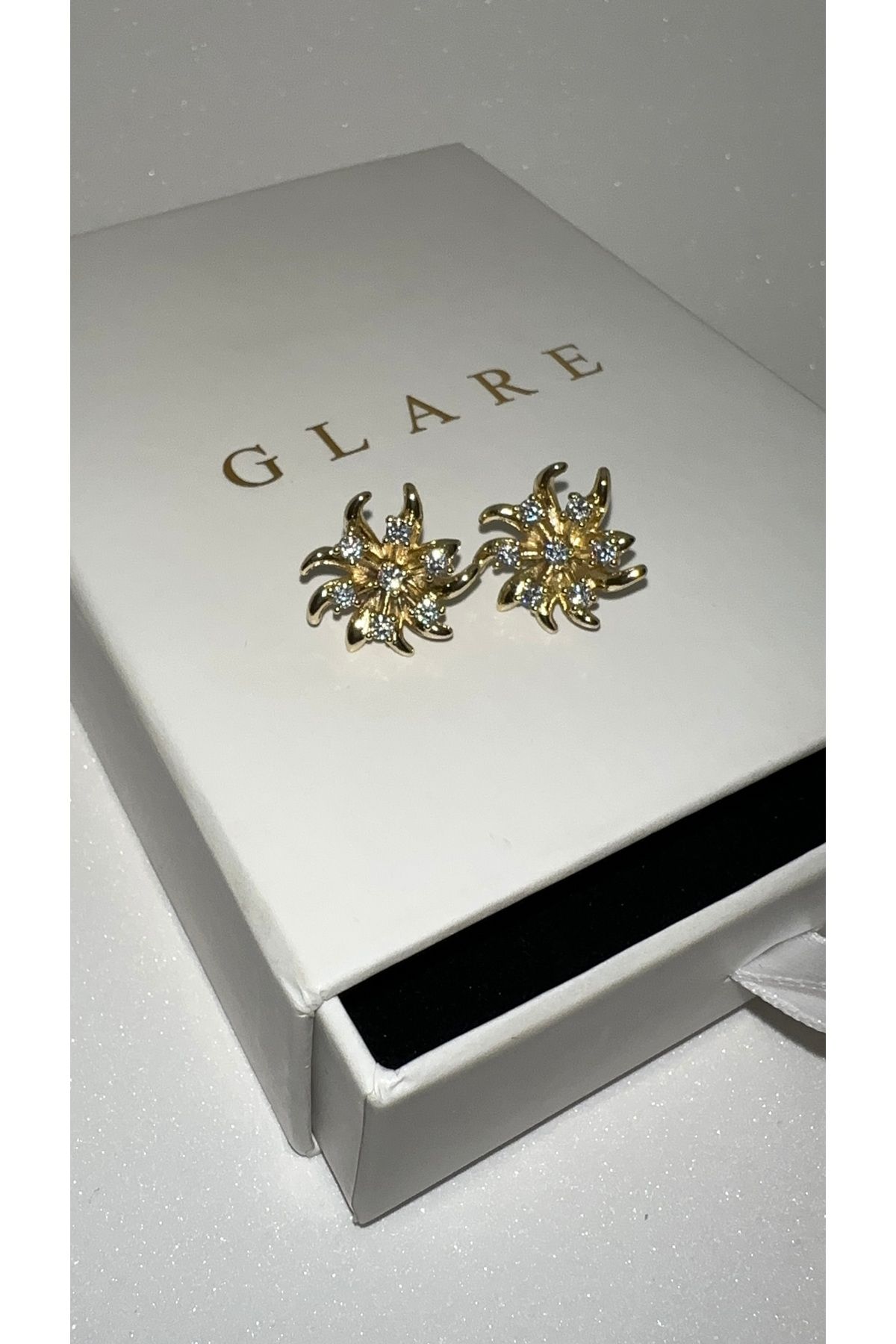 GLARE JEWELRY Gümüş Rodyumlu Mini Çiçek Model Zirkon Taşlı Çelik Küpe Çivi Kısmı 925 Ayar Gümüş