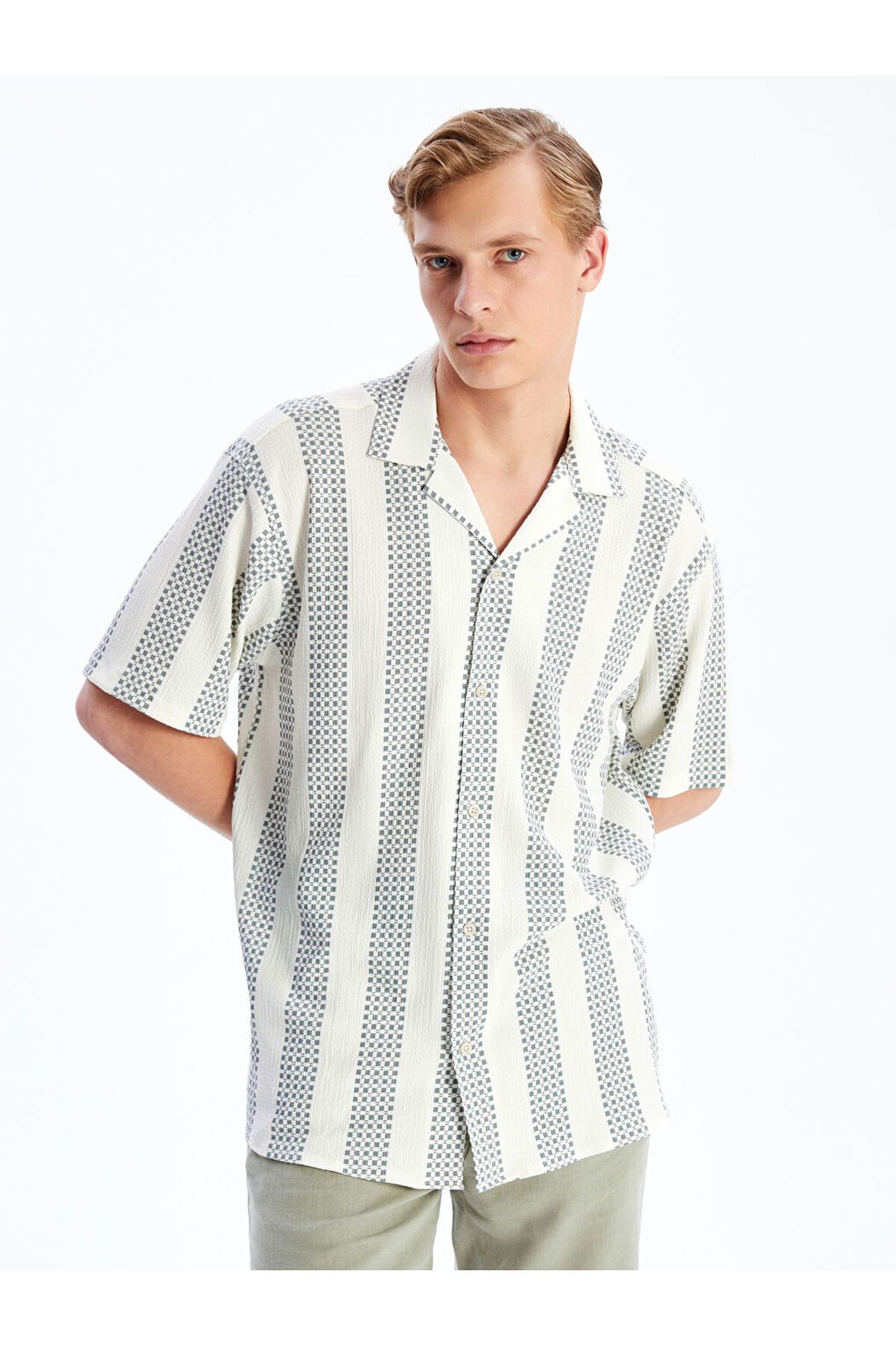 LC Waikiki Regular Fit Kısa Kollu Desenli Erkek Gömlek