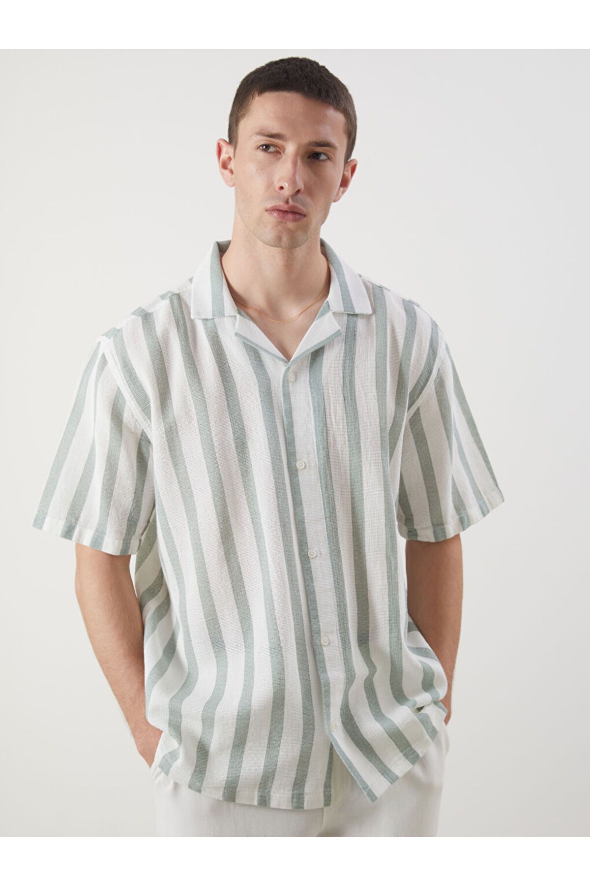 LC Waikiki Regular Fit Kısa Kollu Erkek Dokulu Gömlek