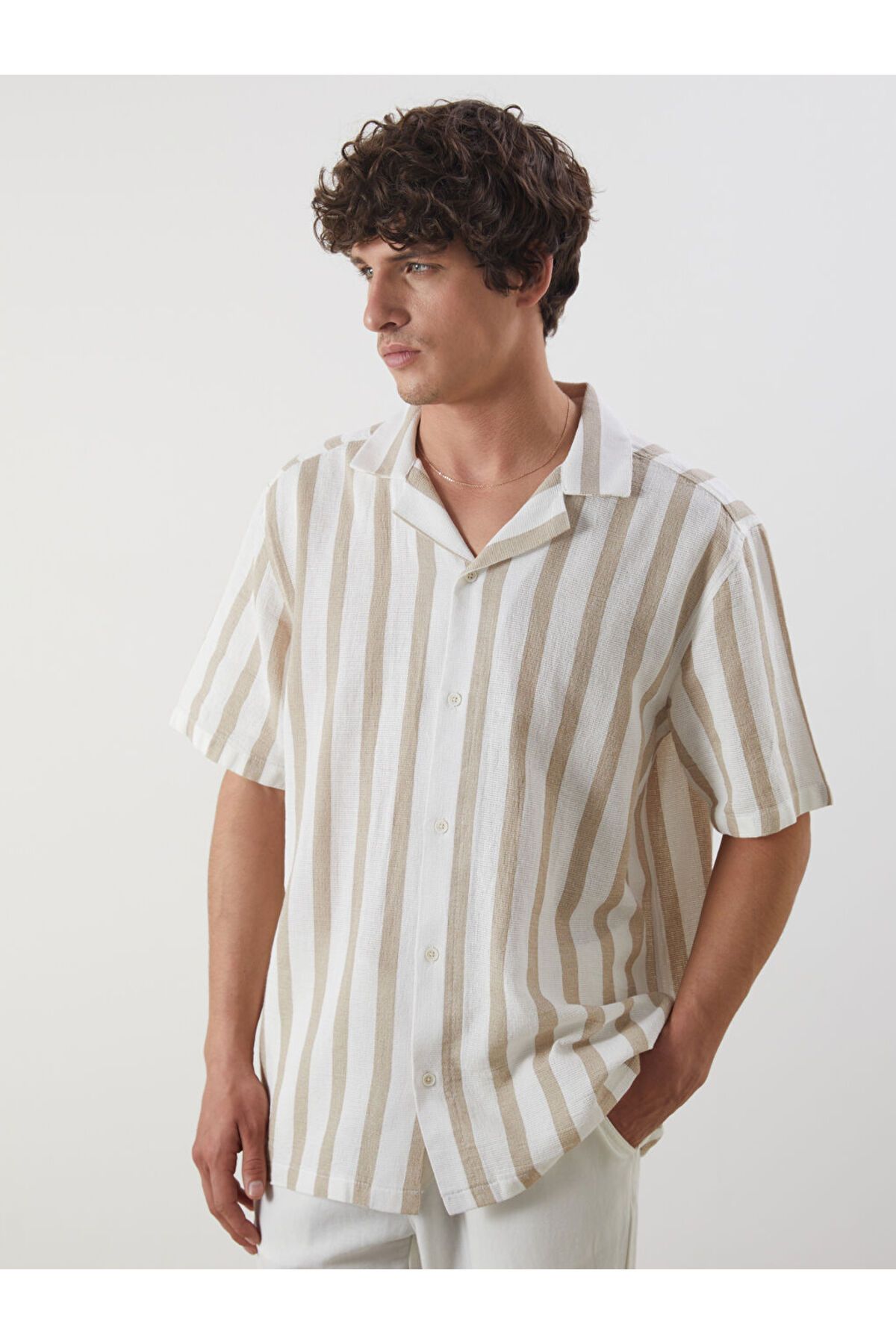 LC Waikiki Regular Fit Kısa Kollu Erkek Dokulu Gömlek