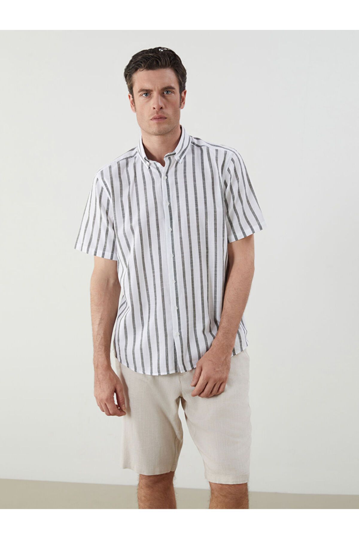 LC Waikiki Regular Fit Kısa Kollu Erkek Gömlek