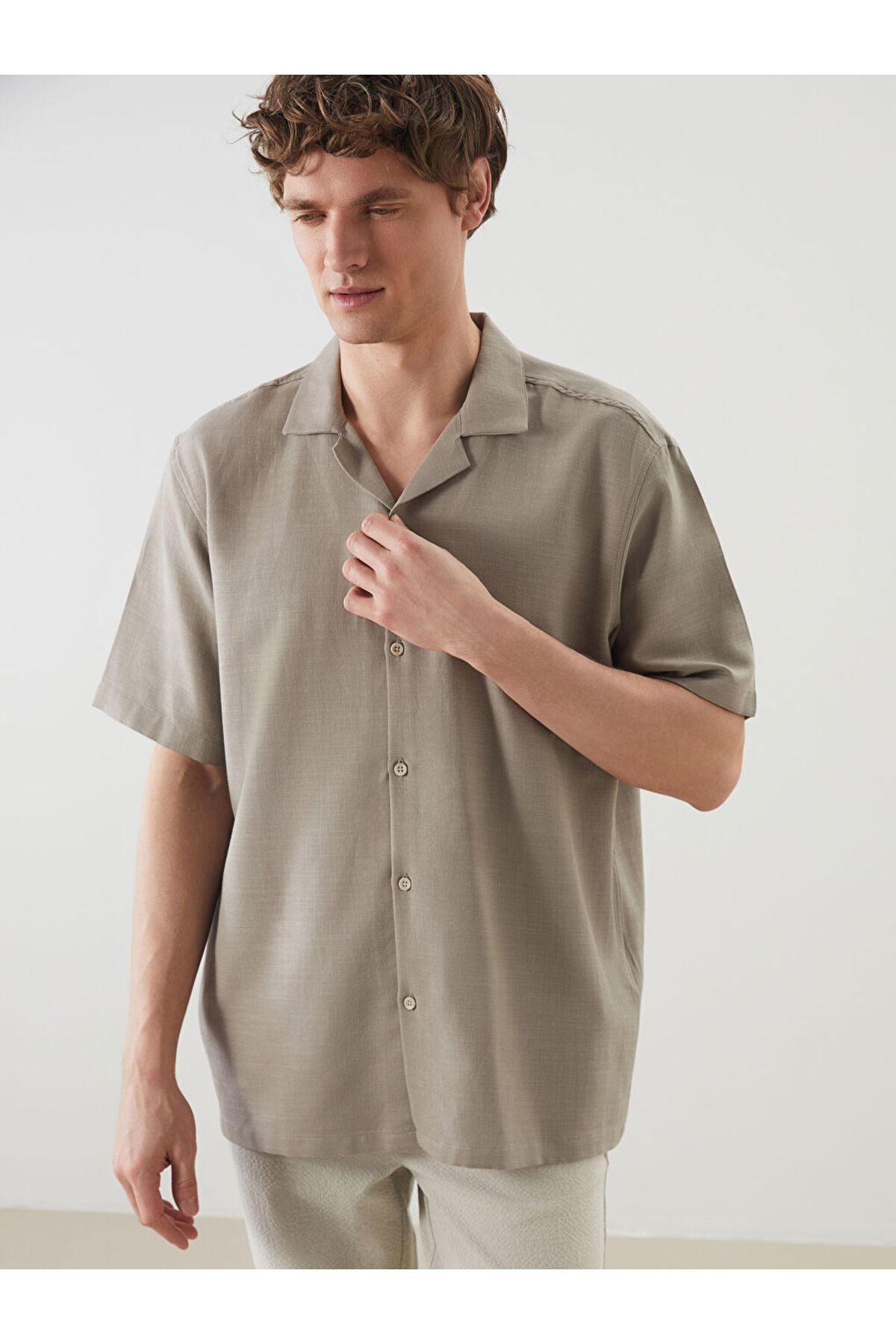 LC Waikiki Regular Fit Kısa Kollu Keten Görünümlü Erkek Gömlek