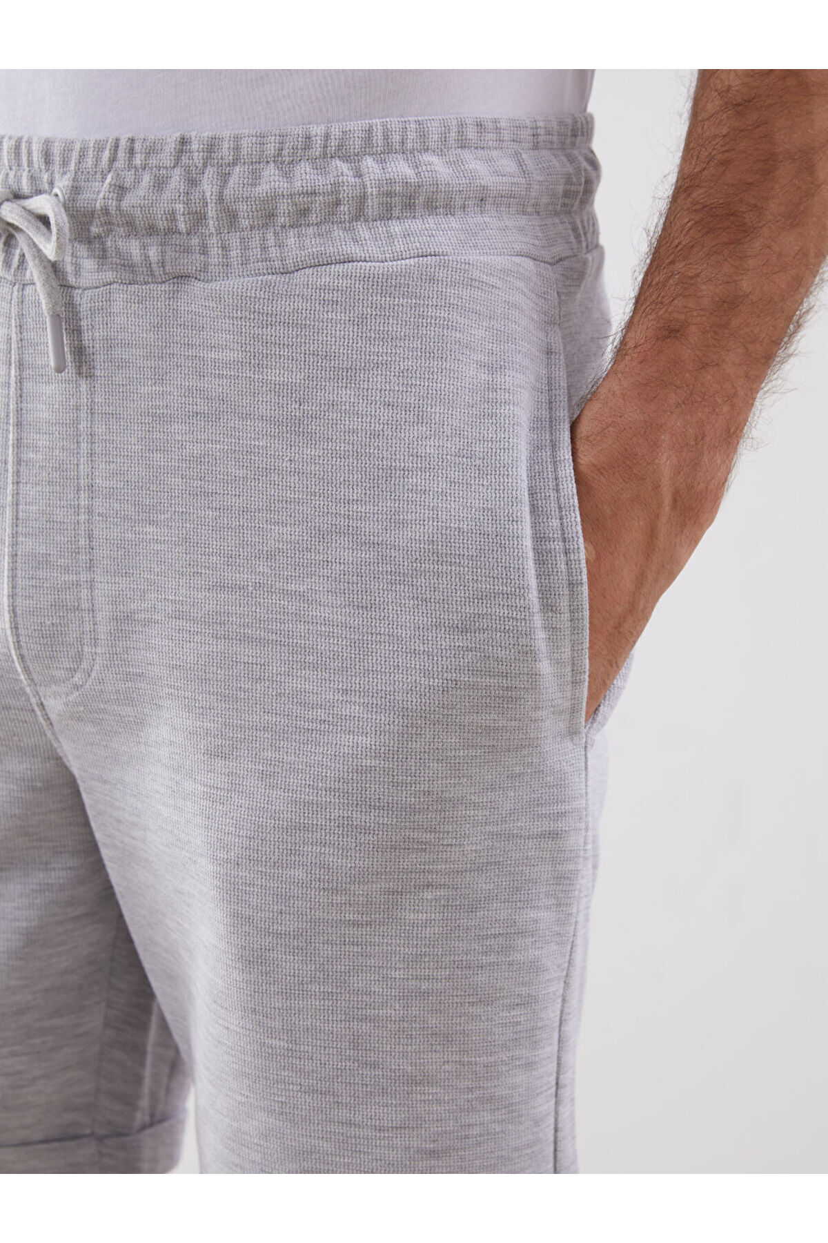 LC Waikiki-Create Your Style from Uzg Store |   Standard Fit Men's Shorts 4