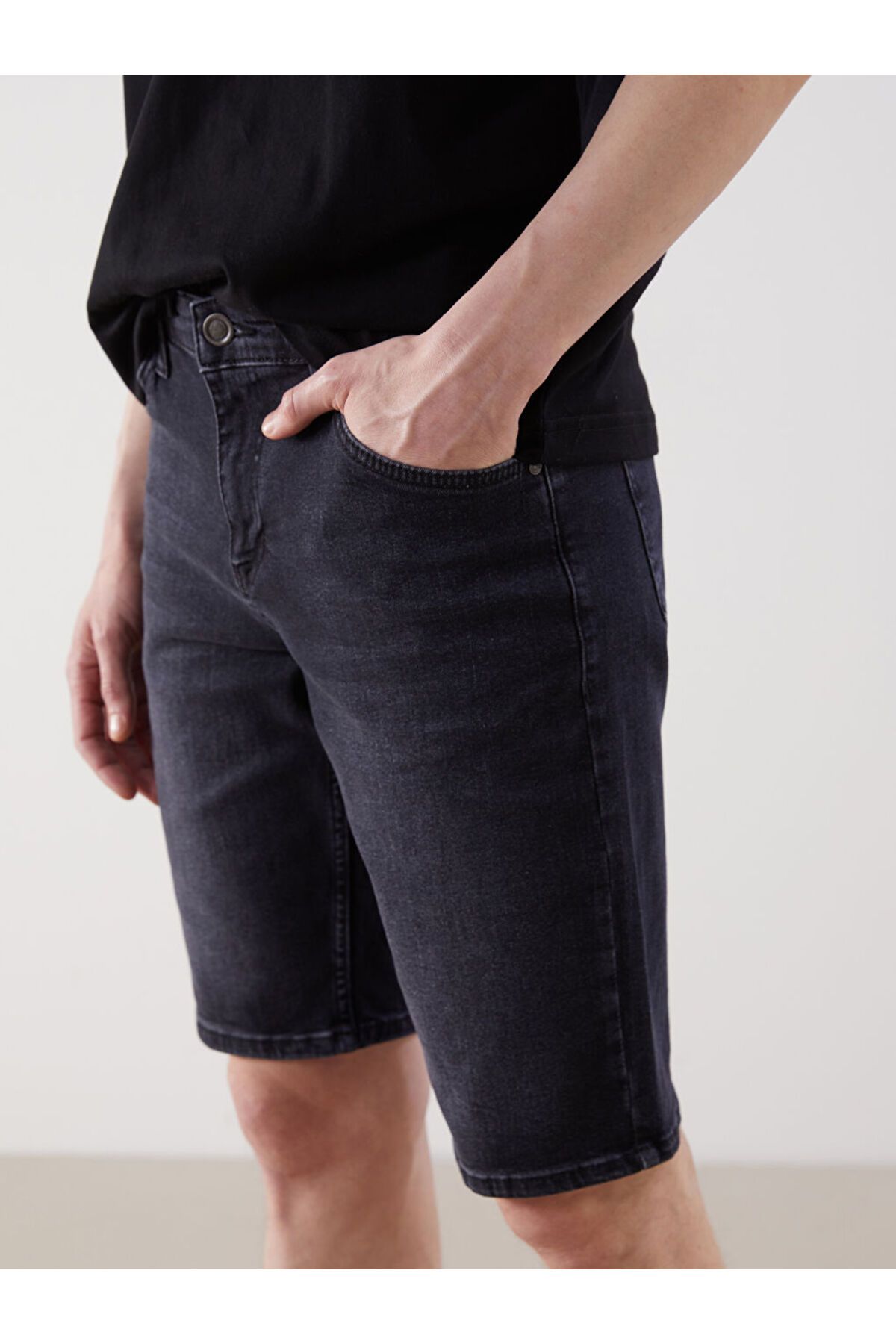 LC Waikiki-Sparkling Selections from Shining Store |   Jeans Black Standard Fit Men's Jean Shorts 3