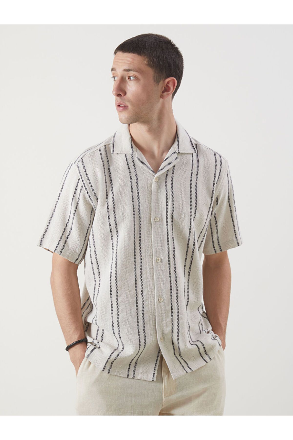 LC Waikiki Regular Fit Kısa Kollu Çizgili Armürlü Erkek Gömlek
