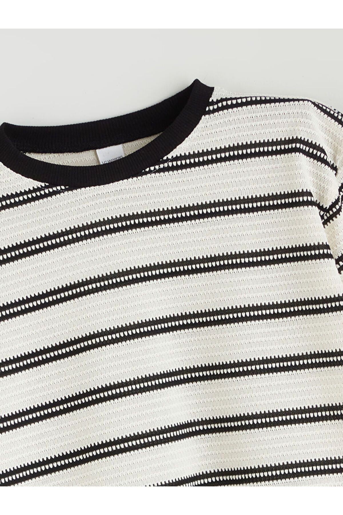 LC Waikiki-Striped Boys' T-Shirt and Shorts 2-Piece 3