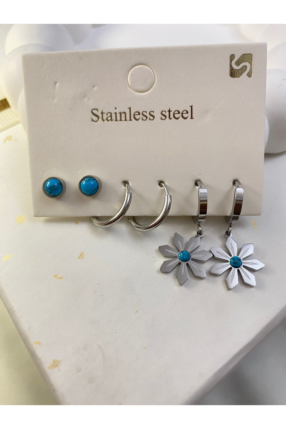 asem jewelry YAZLIK VE ŞIK FİRUZE TAŞLI PAPATYA ÇELİK KÜPE SETİ