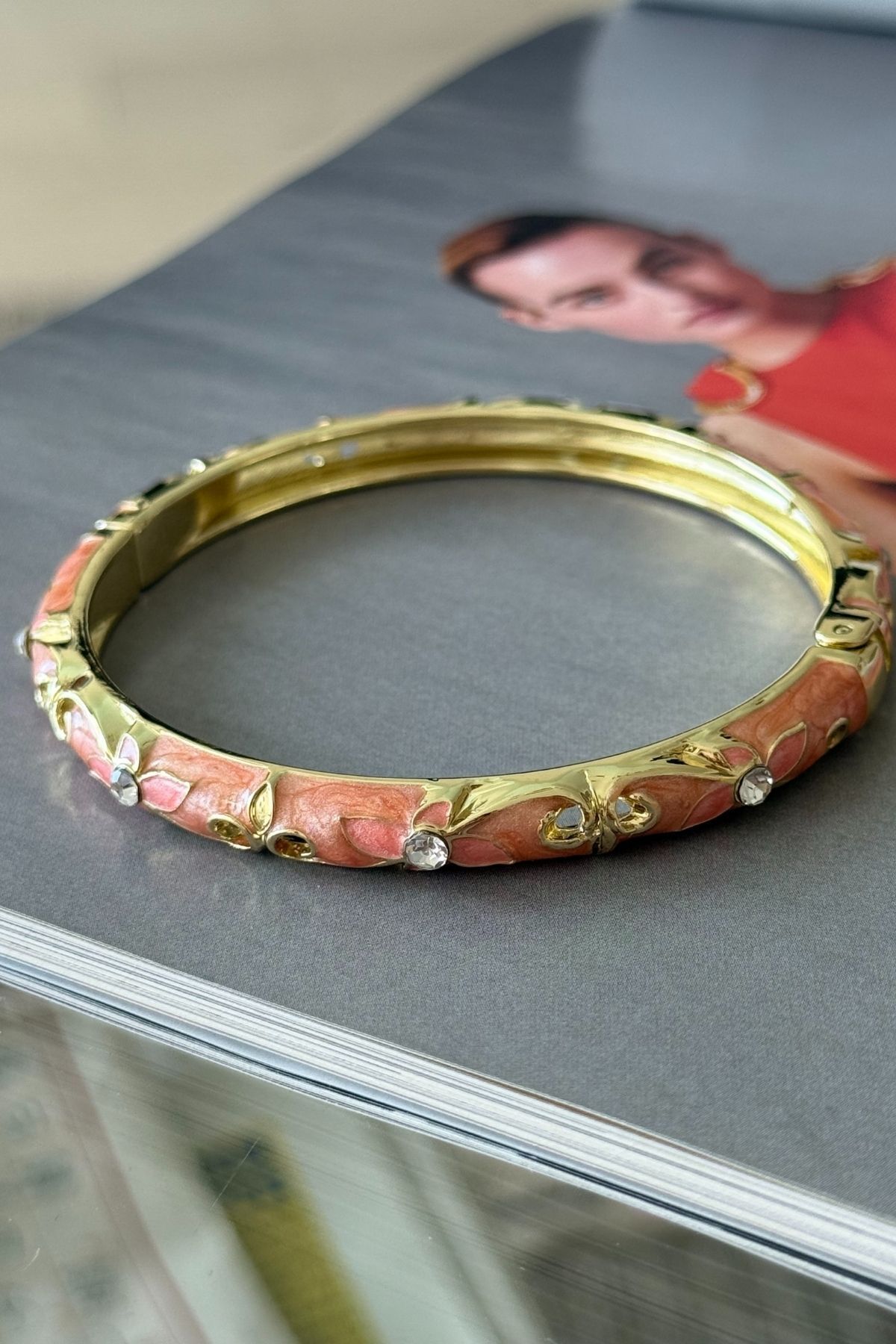 Trendy Butik Çelik Mineli Parlak Renkli Çiçek Kelepçe
