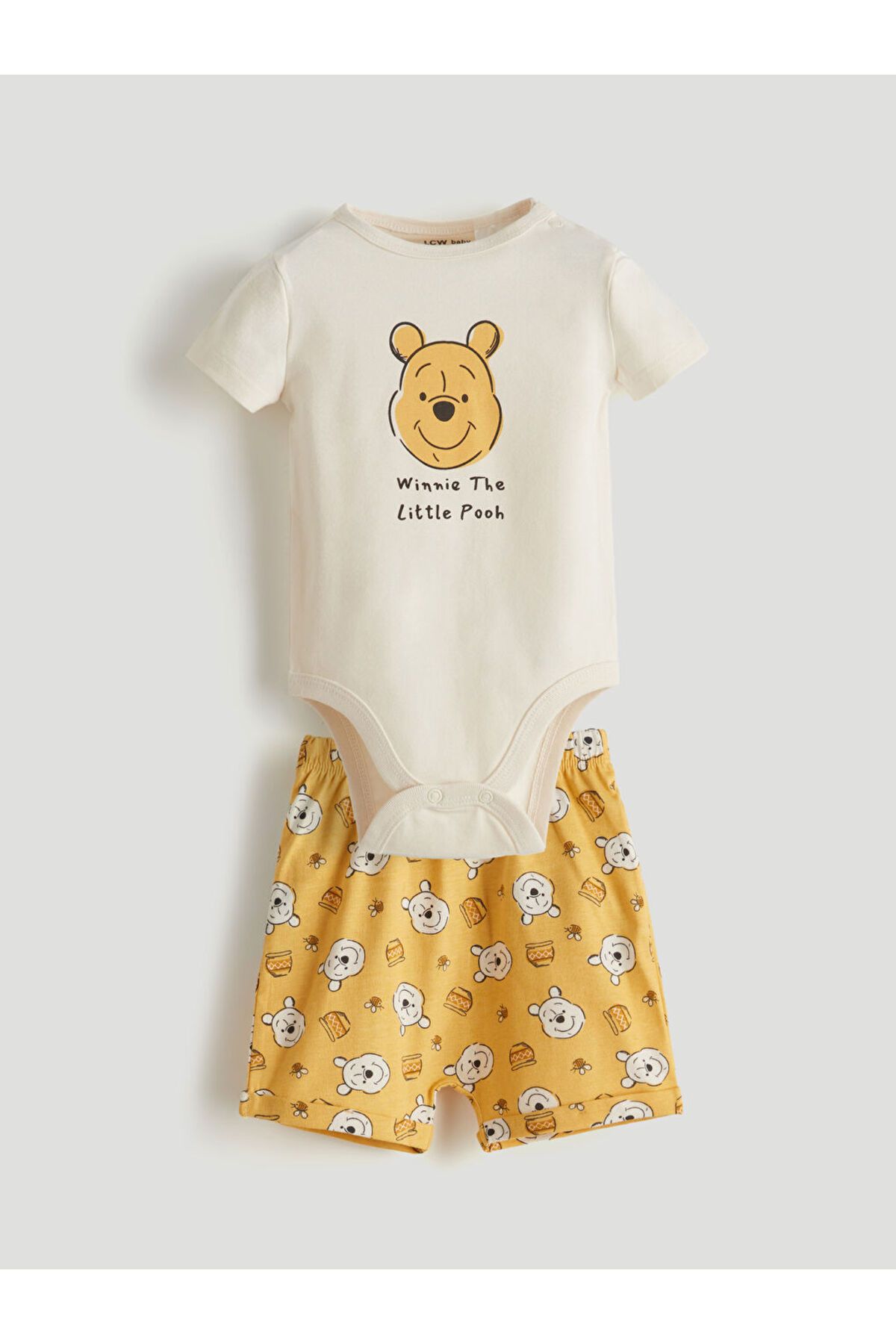 LC Waikiki LCW baby Ekru Winnie the Pooh Baskılı Erkek Bebek Çıtçıtlı Body ve Şort 2'li