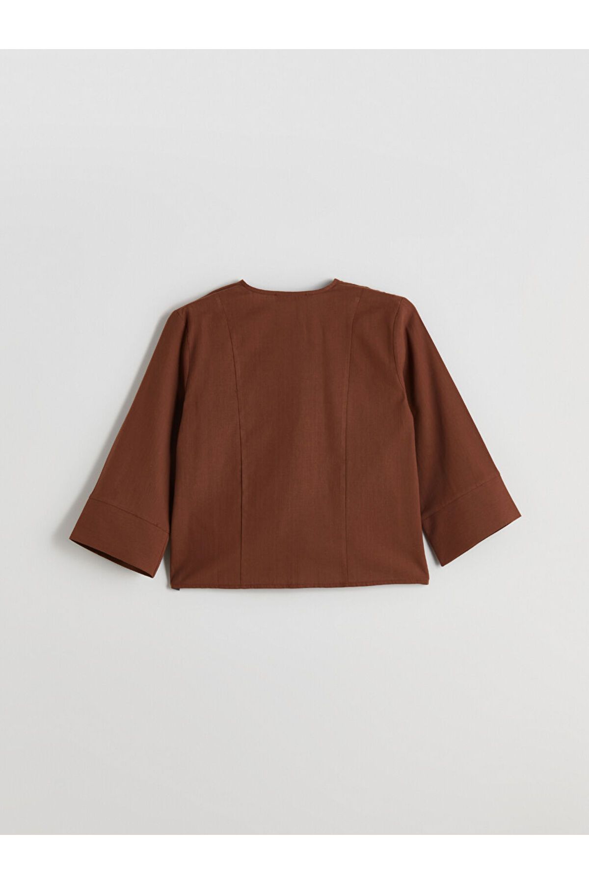 LC Waikiki-Create Your Style with Uzg Store |   V-Neck Blouse with Bow on the Front 6