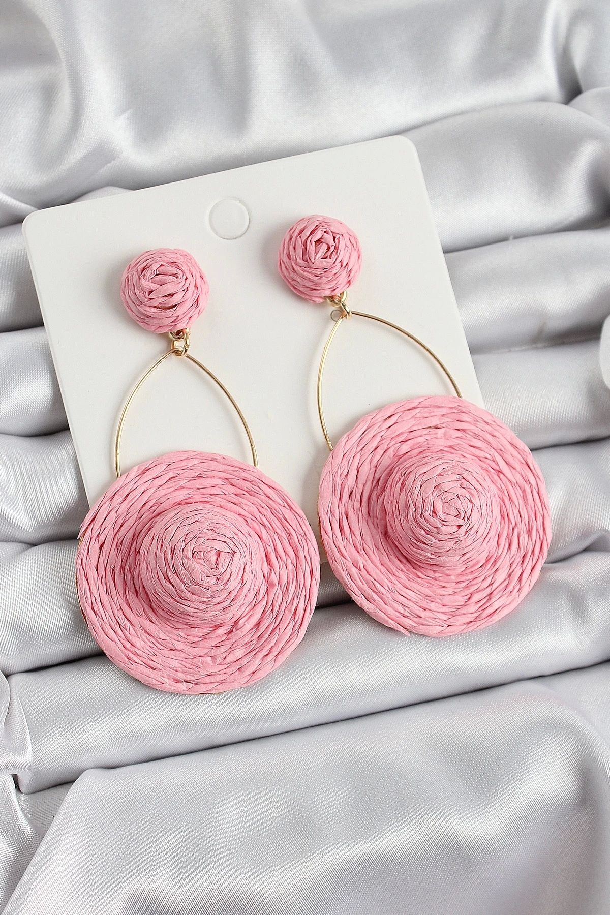 Clariss Pembe Şapka Figürlü Hasır Örgü Model Sallantılı Gold Renk Kadın Küpe