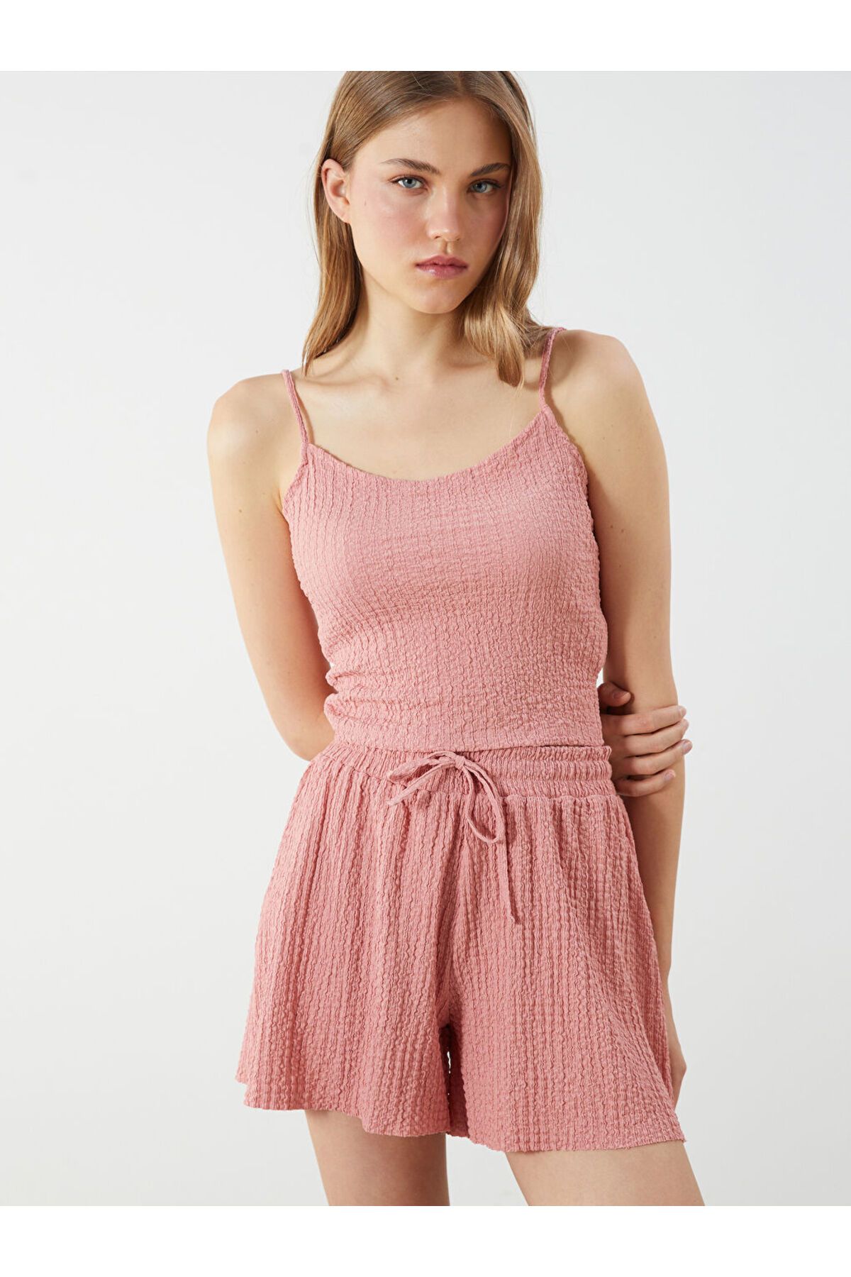 LC Waikiki U Yaka Dokulu Askılı Crop