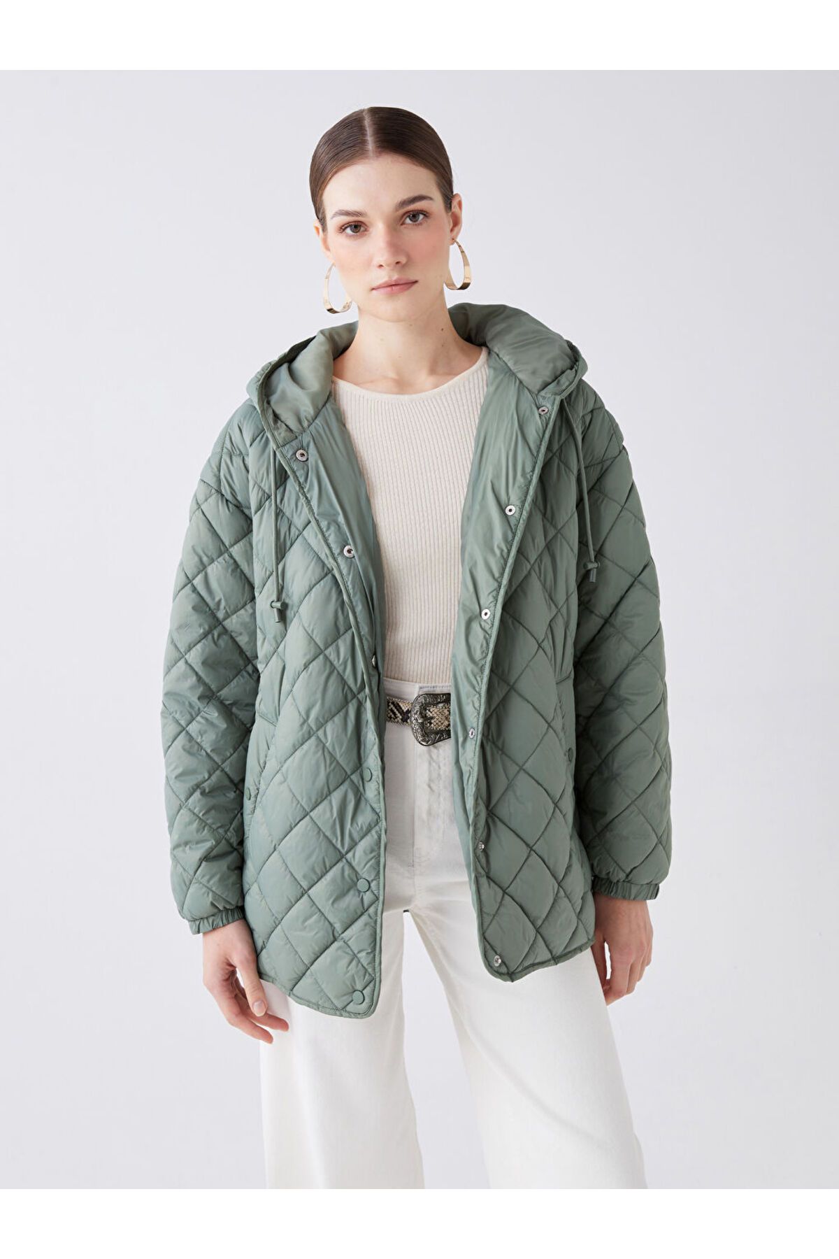 LC Waikiki Kapüşonlu Kapitone Oversize Kadın Şişme Mont