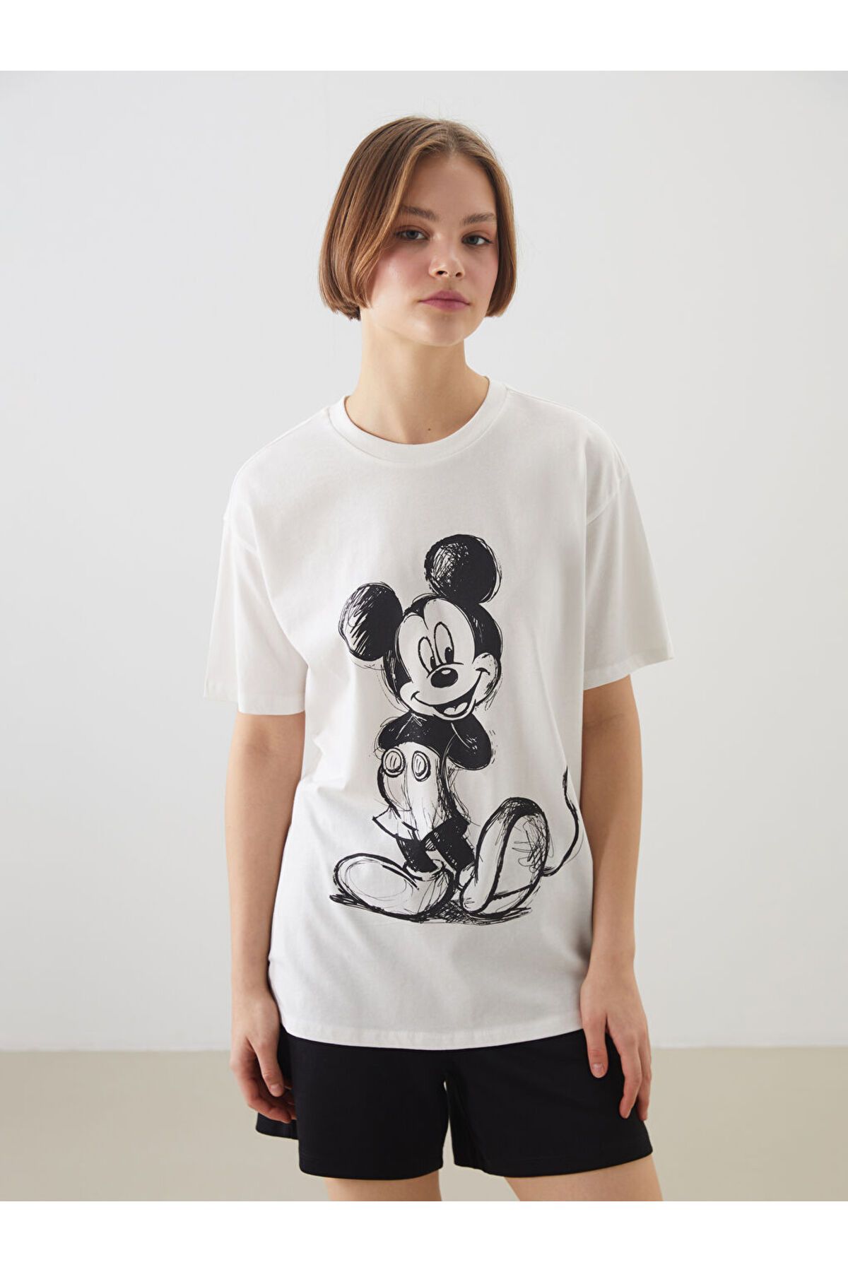 LC Waikiki XSIDE Ekru Bisiklet Yaka Mickey Mouse Baskılı Kadın Tişört