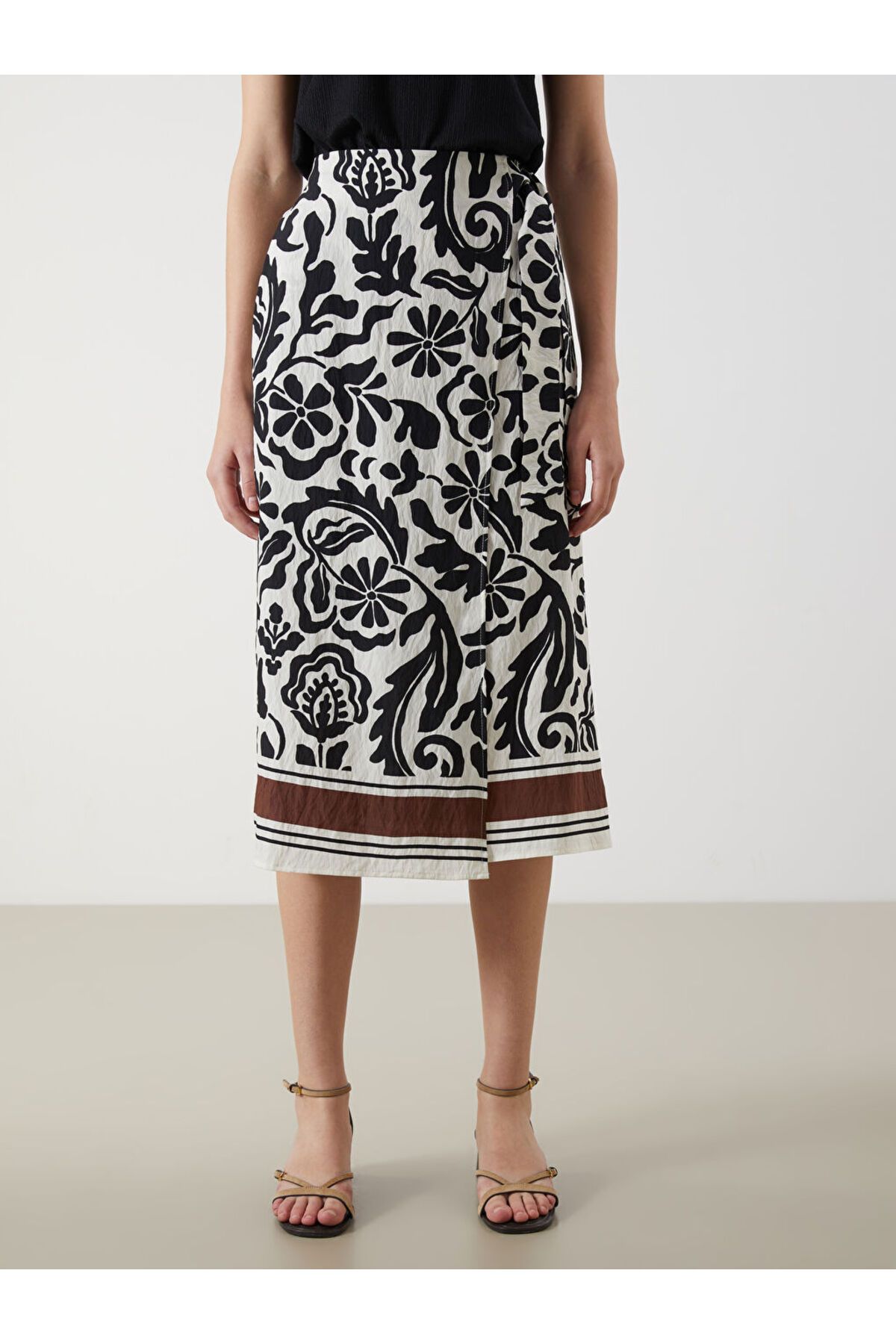 LC Waikiki-Sparkling Selections from Shining Store |   Black Elastic Waist Patterned Skirt 6