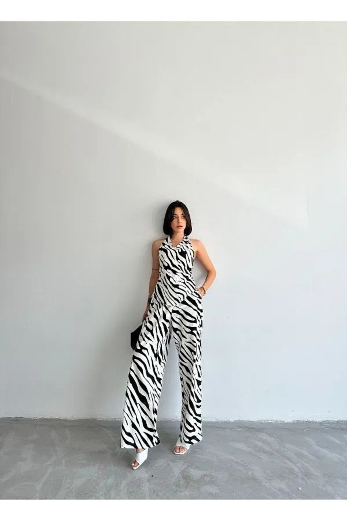 soBasic-Patterned Double Peplum Model Suit 3