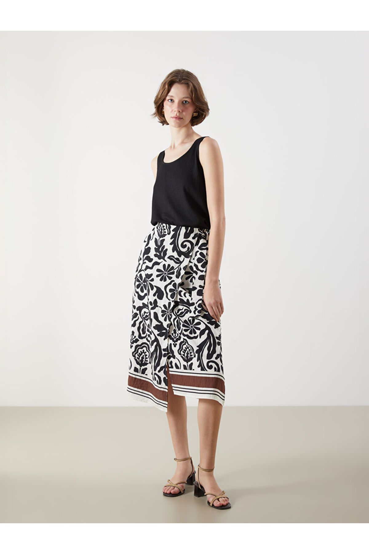 LC Waikiki-Sparkling Selections from Shining Store |   Black Elastic Waist Patterned Skirt 3