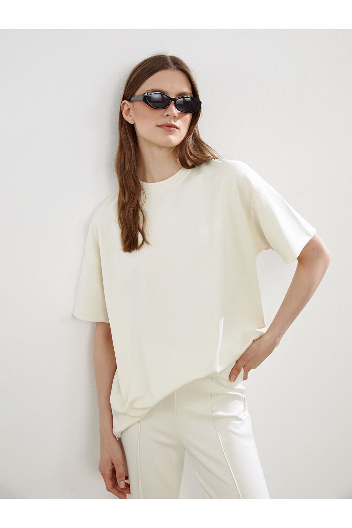 LC Waikiki Yeni Sezon Modal Karisimli Nakisli Oversize Kadin Tisort - S5NQ87Z8