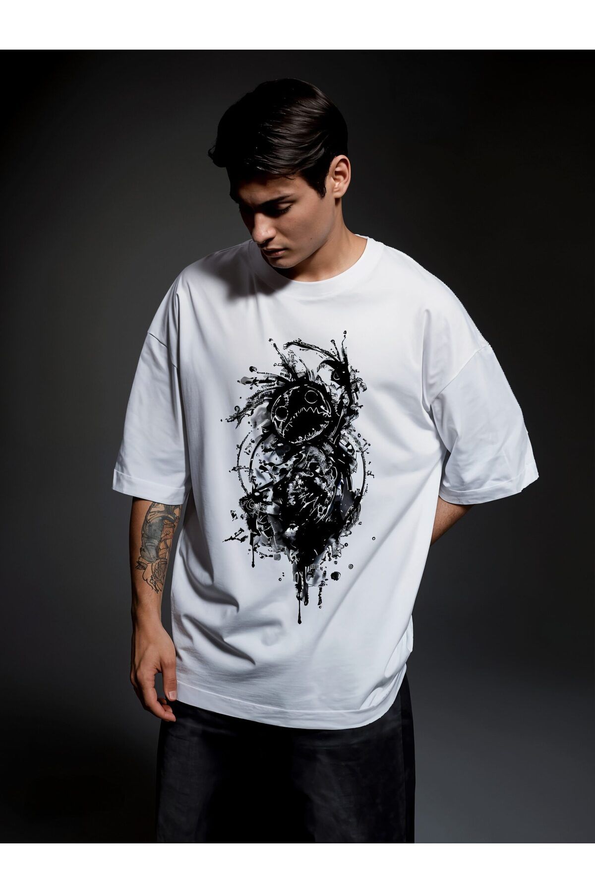 ELNOYA Unisex Pamuklu Beyaz Oversize "Canavar" Baskılı Bisiklet Yaka Rahat Günlük T-shirt