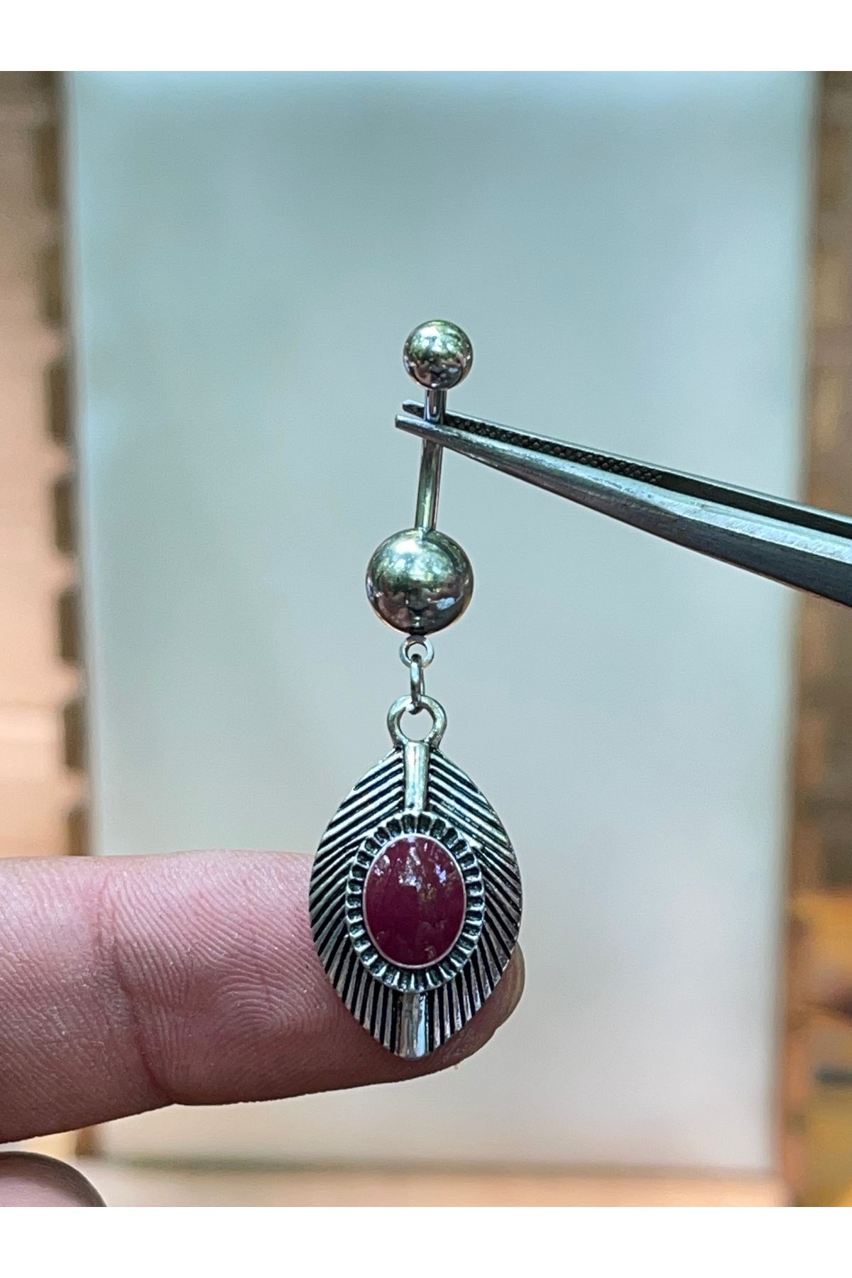 Rupen Kraft 316 L Cerrahi Çelik İşlemeli Bordo Taşlı Göbek Piercingi
