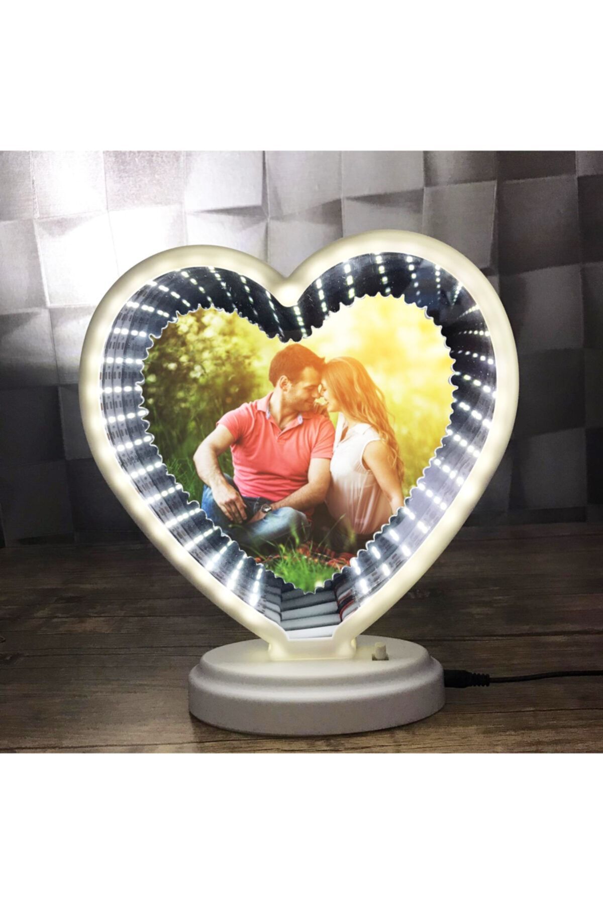 SerenityHaven Led Işıklı Kalp Şeklinde Aynalı Çerçeve Hd477