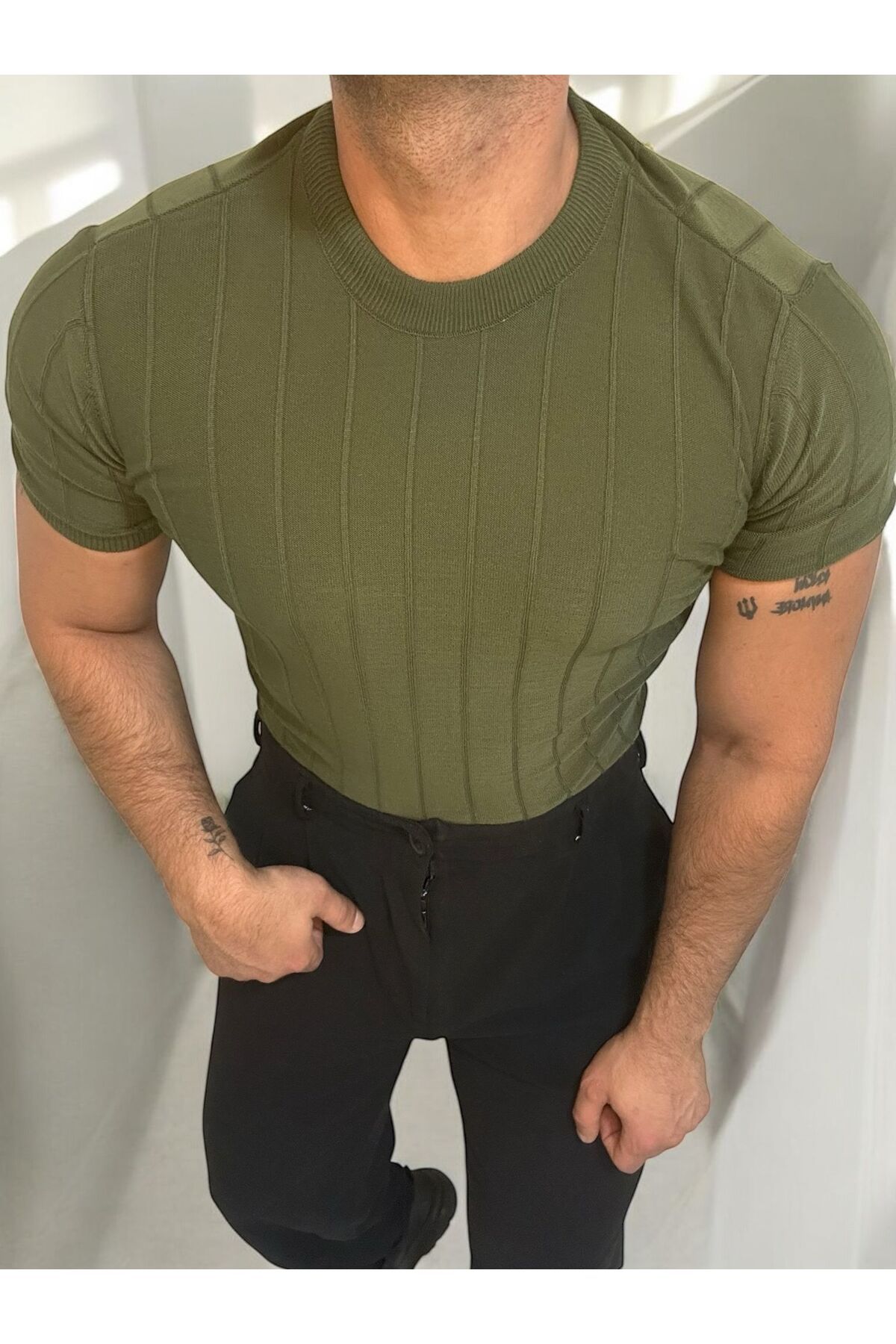 Butik ROSS YUVARLAK YAKA ÇİZGİ ŞERİTLİ FİT TİŞÖRT