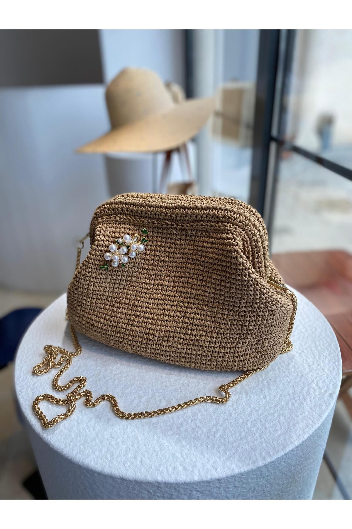 ZeynepKeskinDesign Broş Aksesuarlı HASIR Kadın El ve Omuz Çantası,Plaj Çantası, portföy clutch, uzun askısı mevcuttur