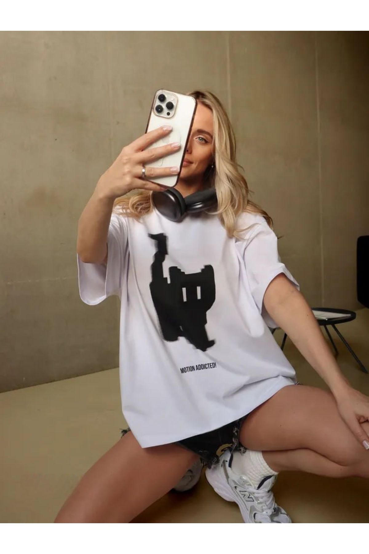 ELNOYA Unisex Pamuklu Beyaz Oversize "Dijital Kedi" Baskılı Bisiklet Yaka Şık & Rahat T-shirt