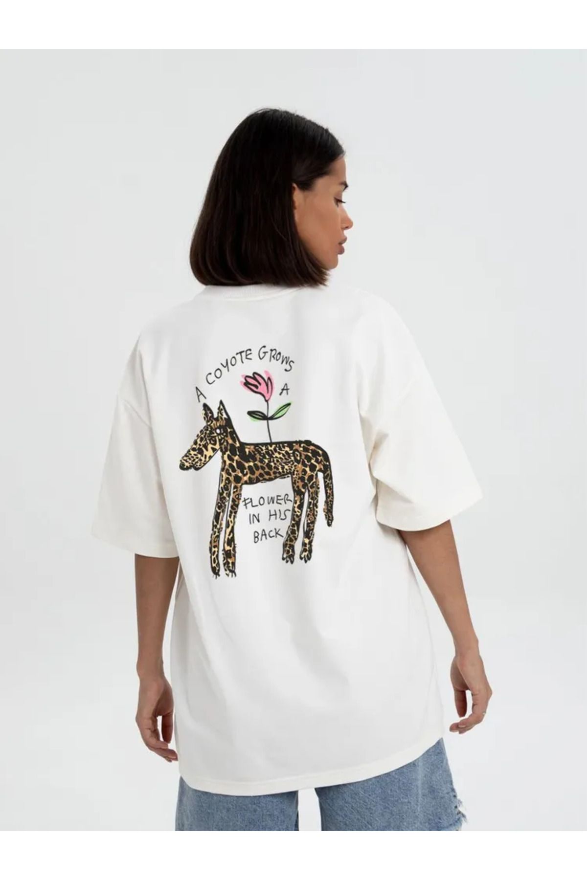 ELNOYA Unisex Pamuklu Beyaz Oversize "A Coyote Grows" Baskılı Bisiklet Yaka Rahat T-shirt