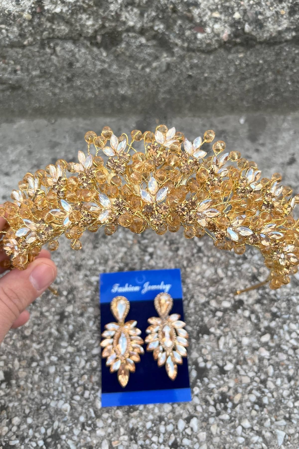 Hobigram Amelia Gold Gelin Kına Tacı Özel Gün Aksesuar Kadın Taç Ve İnce Mekik Küpe Takımı