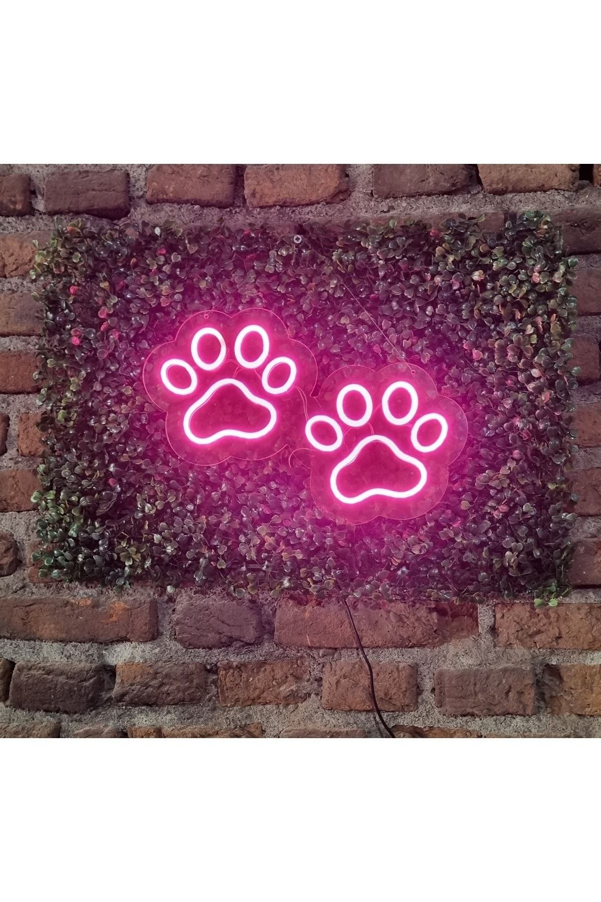 SerenityHaven Yapay çim zeminli pati izi neon duvar aydınlatması