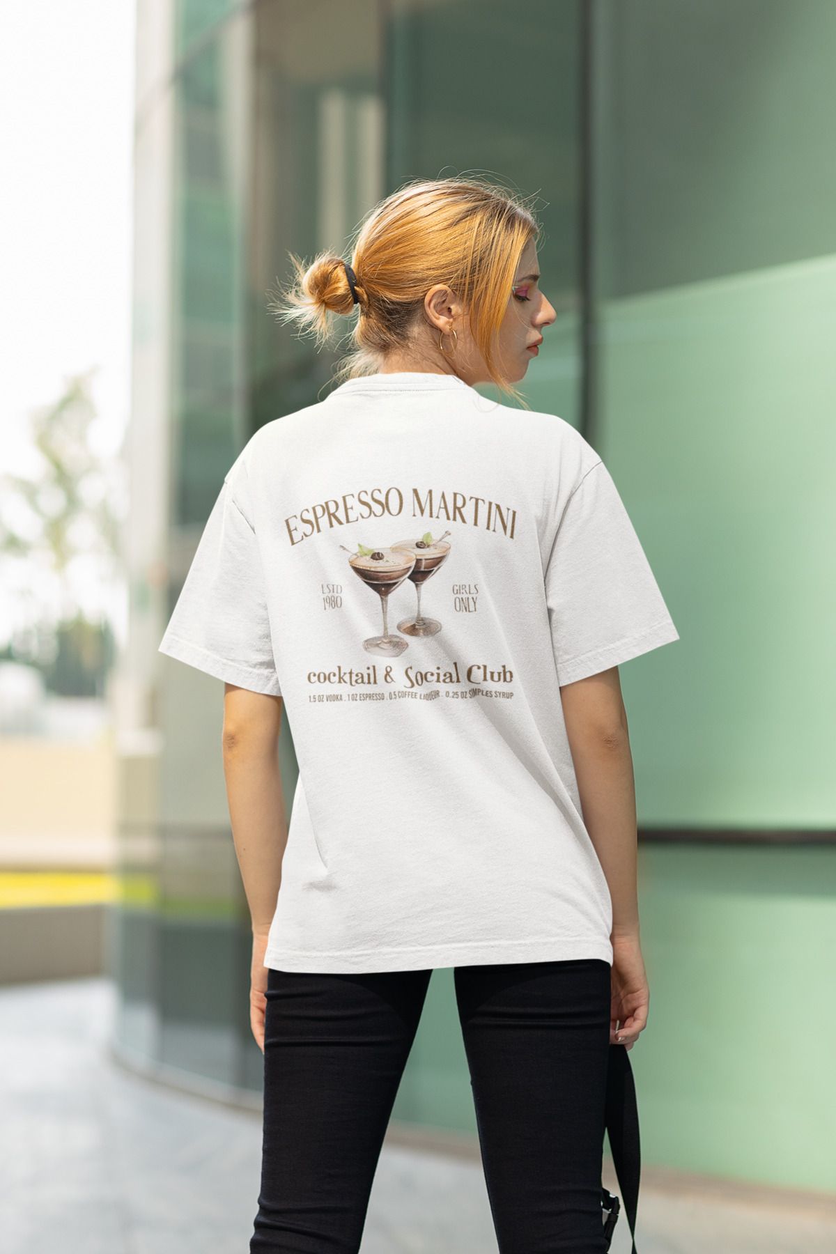MAGORS ESPRESSO MARTINI SIRT BASKILI BİSİKLET YAKA PAMUKLU OVERSIZE KALIP KISA KOLLU KADIN TSHIRT
