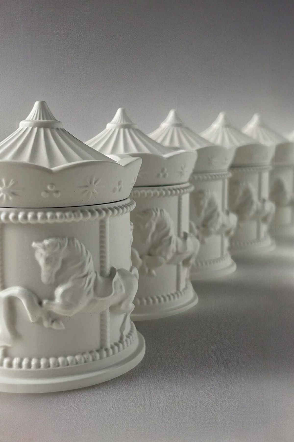 Celine Decor Carousel Obje - Dekoratif Atlı Karınca Kutu - 1 ADET