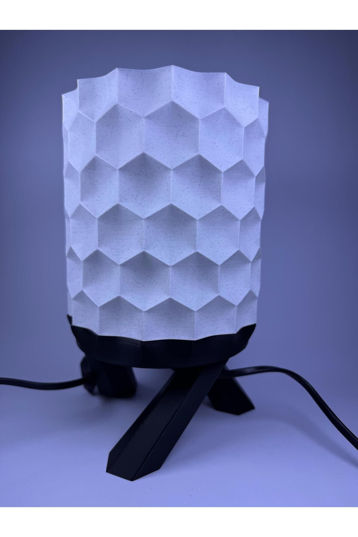 SerenityHaven Prizma Glow | Geometrik Desenli Modern Abajur