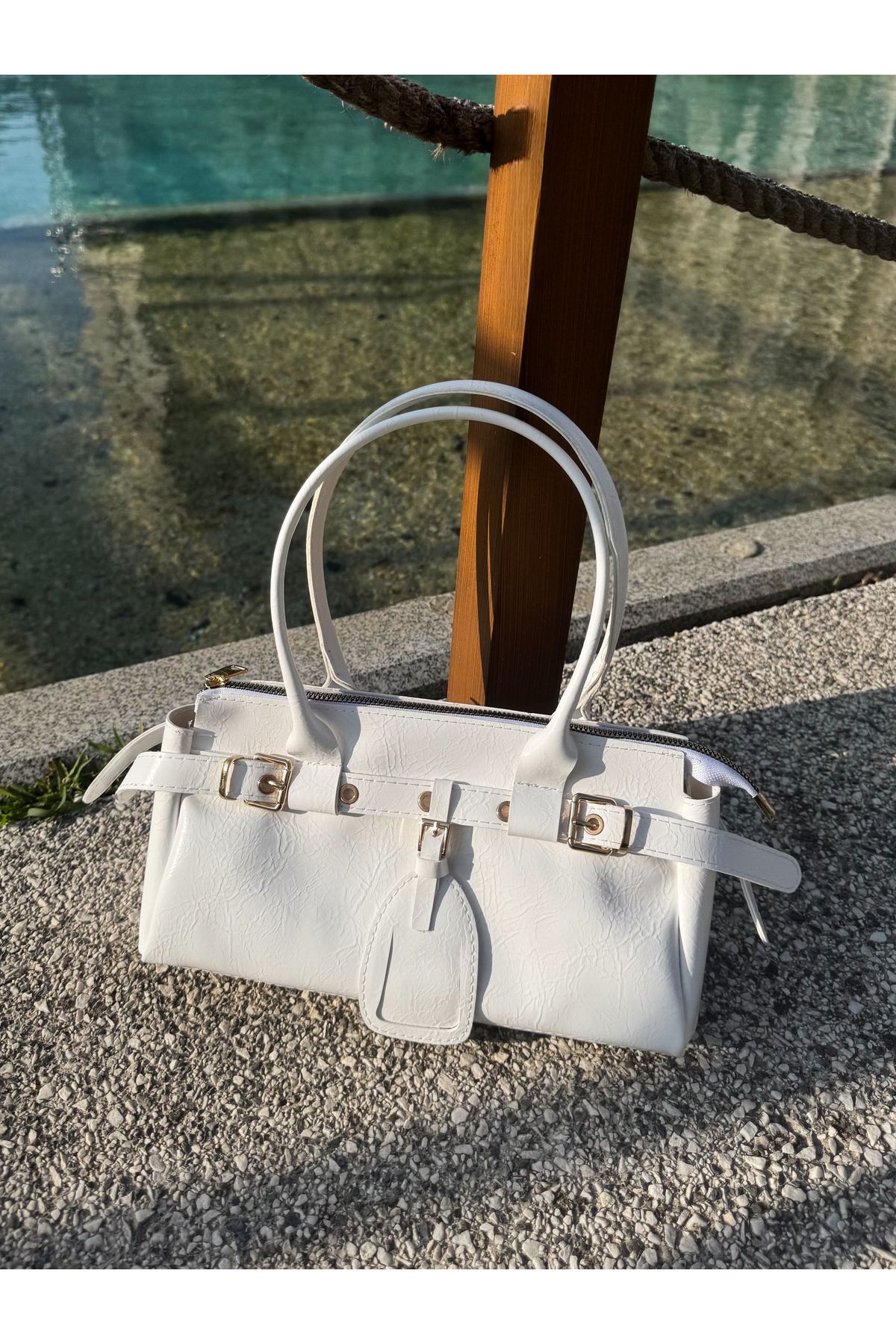 Goldies Bag Kadın Beyaz Kemerli Gold Detaylı Fermuarlı Soft Suni Deri El Çantası Stella