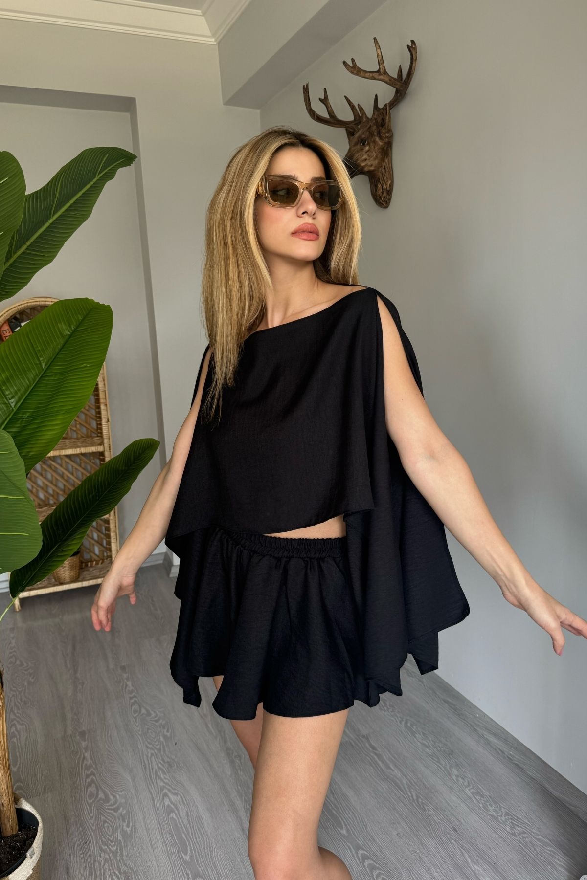 World Fashion Trends NV8017 Farklı Şekillere Dönüşen Şort Takım