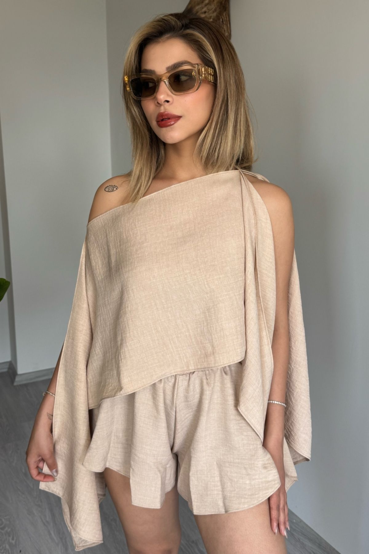 World Fashion Trends NV8017 Farklı Şekillere Dönüşen Şort Takım