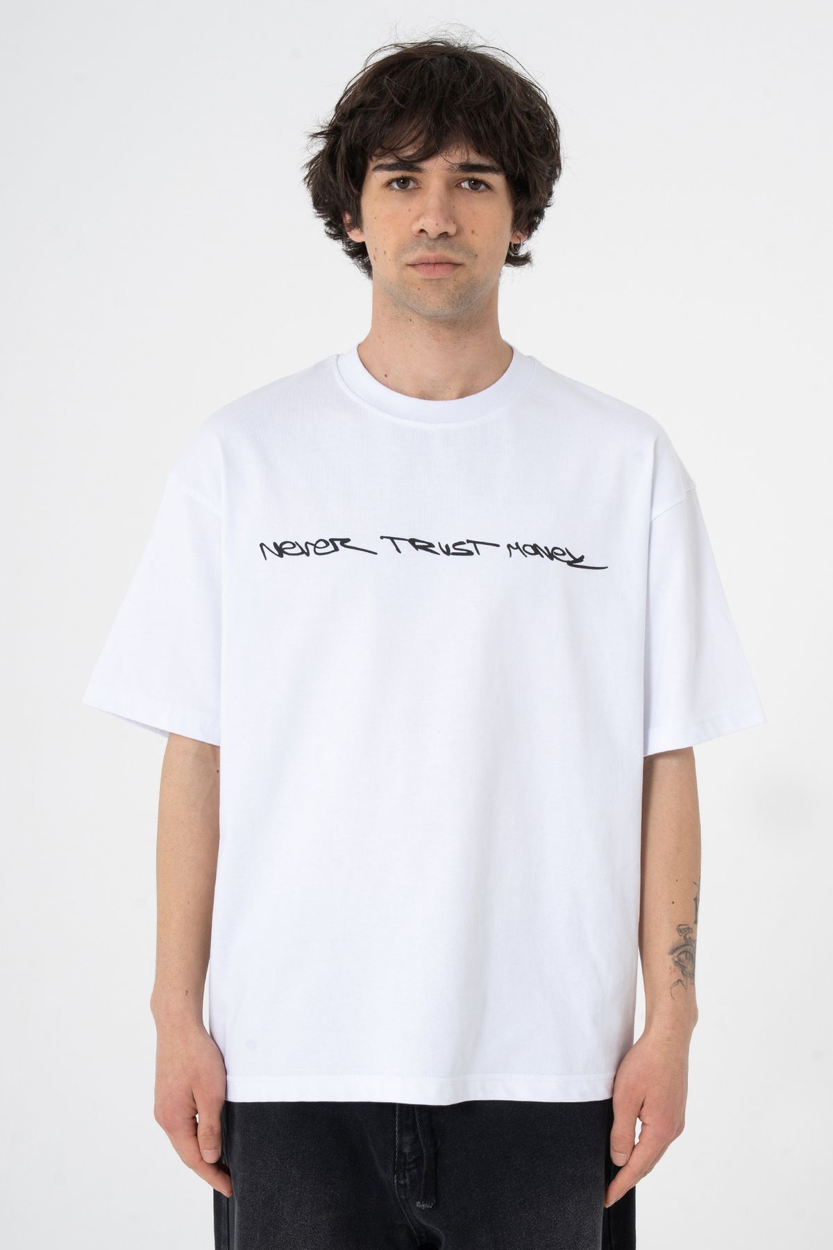ATE WEAR Never Trust Sprey Baskılı Tişört