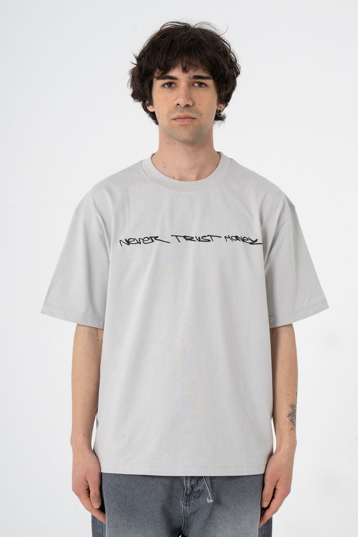 ATE WEAR Never Trust Sprey Baskılı Tişört