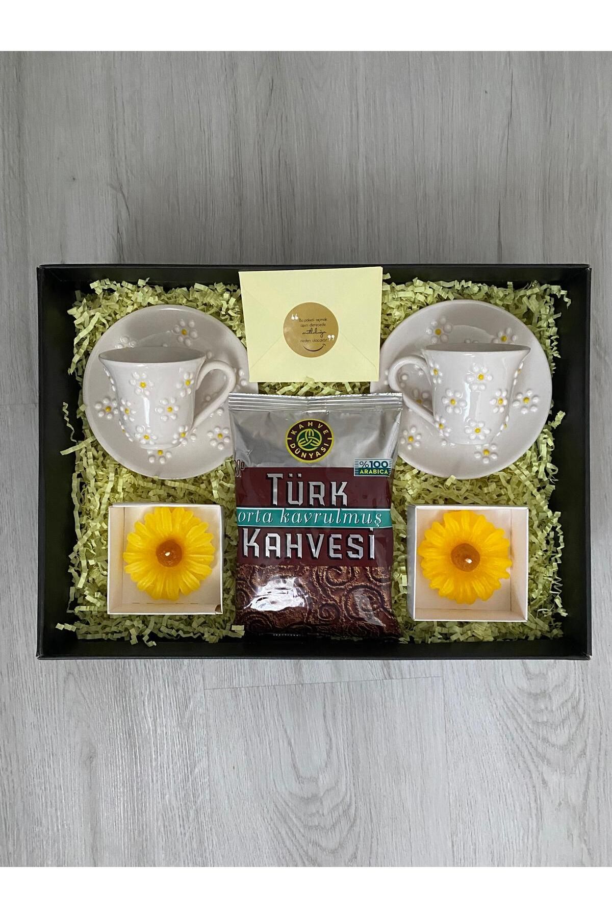 hediport 2 Adet Papatya Desenli Fincan Bardak - 2 Adet Fincan Tabağı - 2 Adet Papatya Mum - Kahve - Notunuz