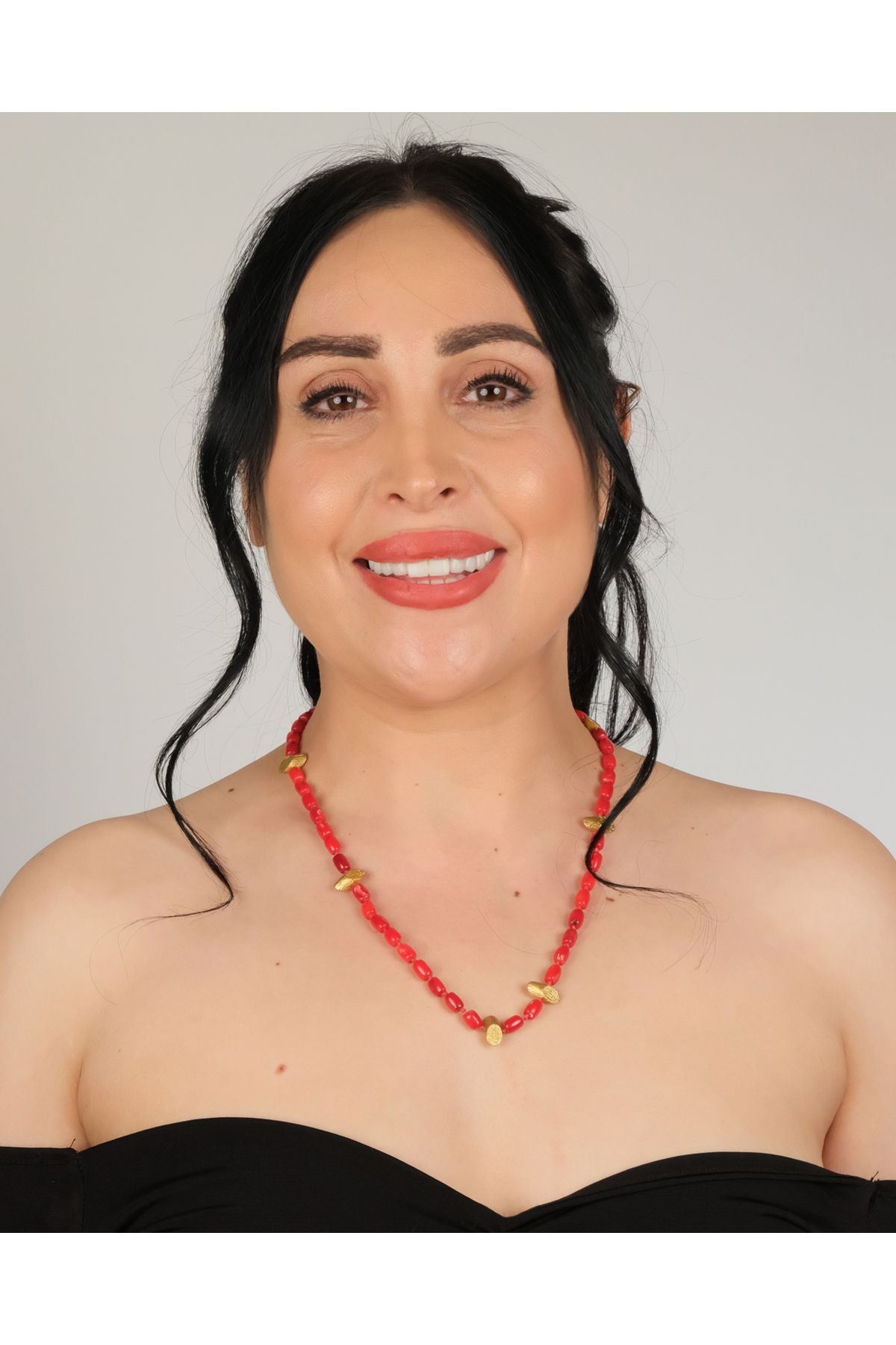 polimooi El Yapımı Mercan Boncuklu Bronz Dokulu Oval Kolye – Boho Vintage Statement