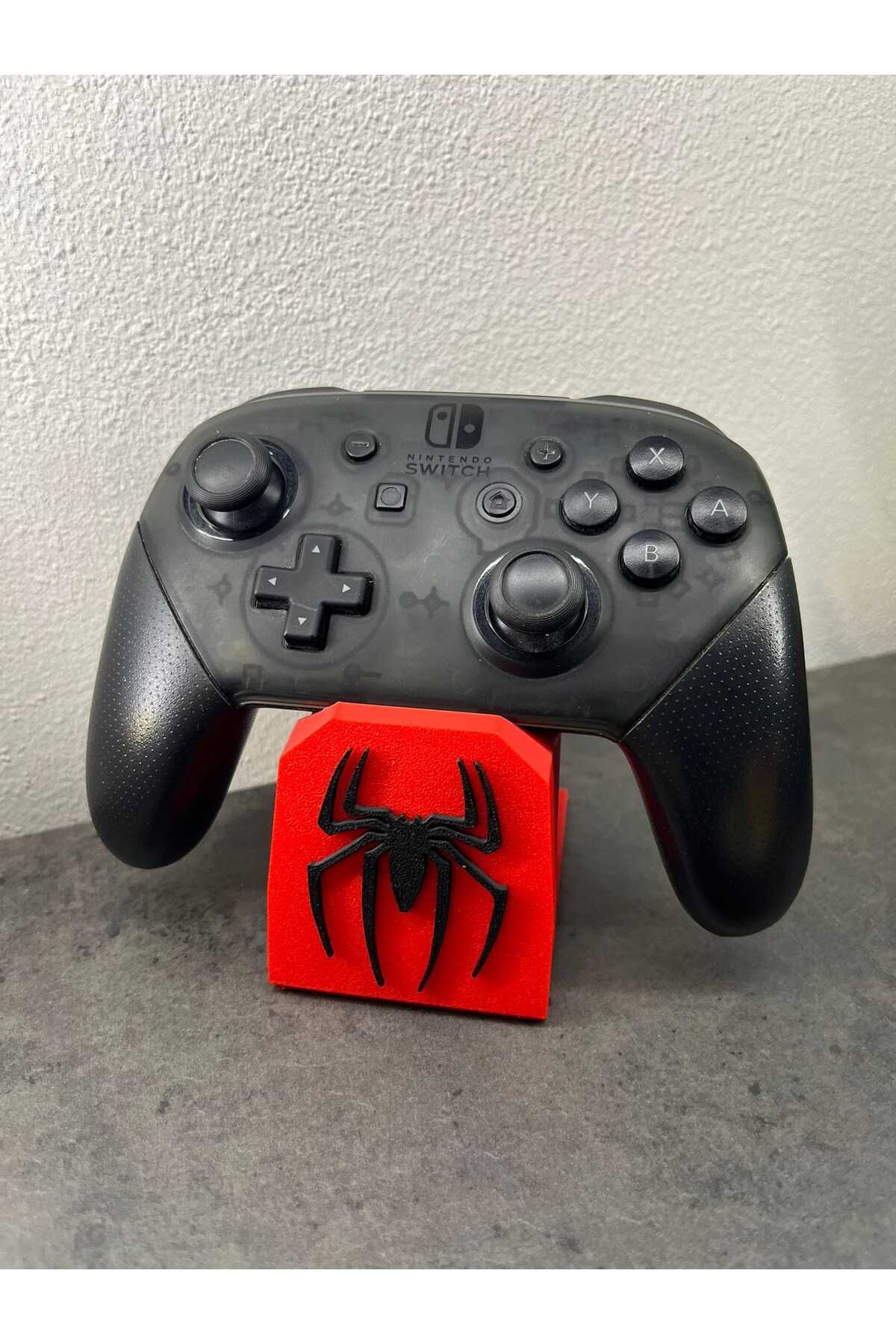 PRİNTİCA DESİGN Gamepad Standı – Siyah Örümcek Figürlü Tutucu (PS5 / Xbox / Switch Uyumlu)