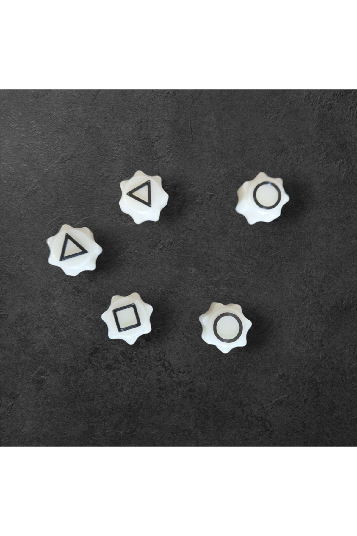3DONE MODELS-Glow-in-the-dark Gonggi game set with stand and keychain, Squid Game, 3D printed 9