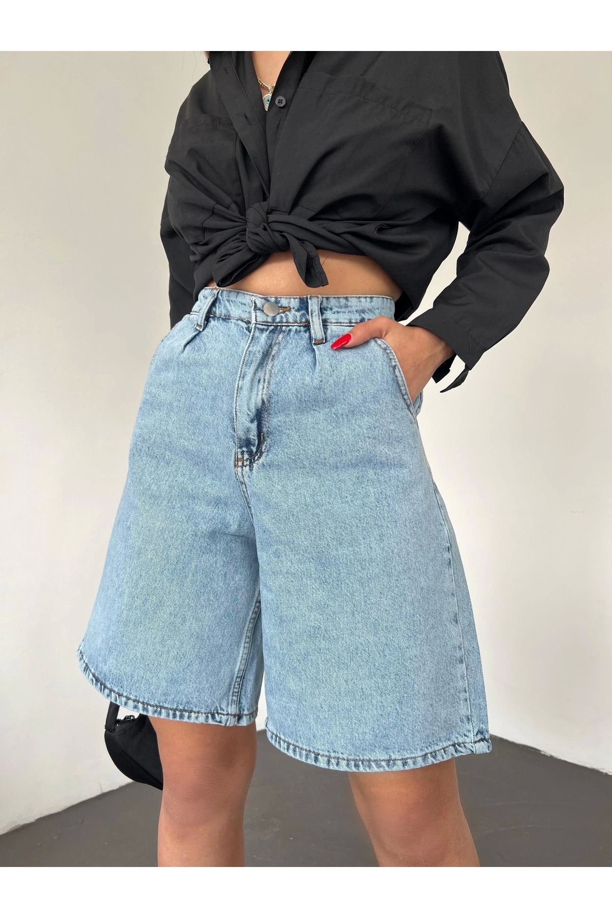 Nateli Çift Cepli Bermuda Denim Şort