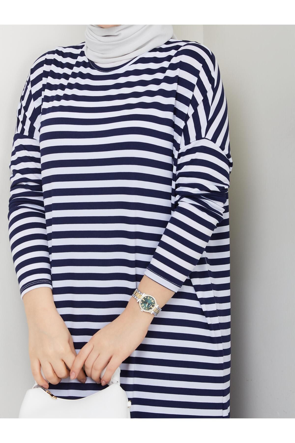 MODAMÜNASİP-Our Striped Viscose Combed Cotton Dress with a Fabric That Doesn'T Define the Line of the Hat 3