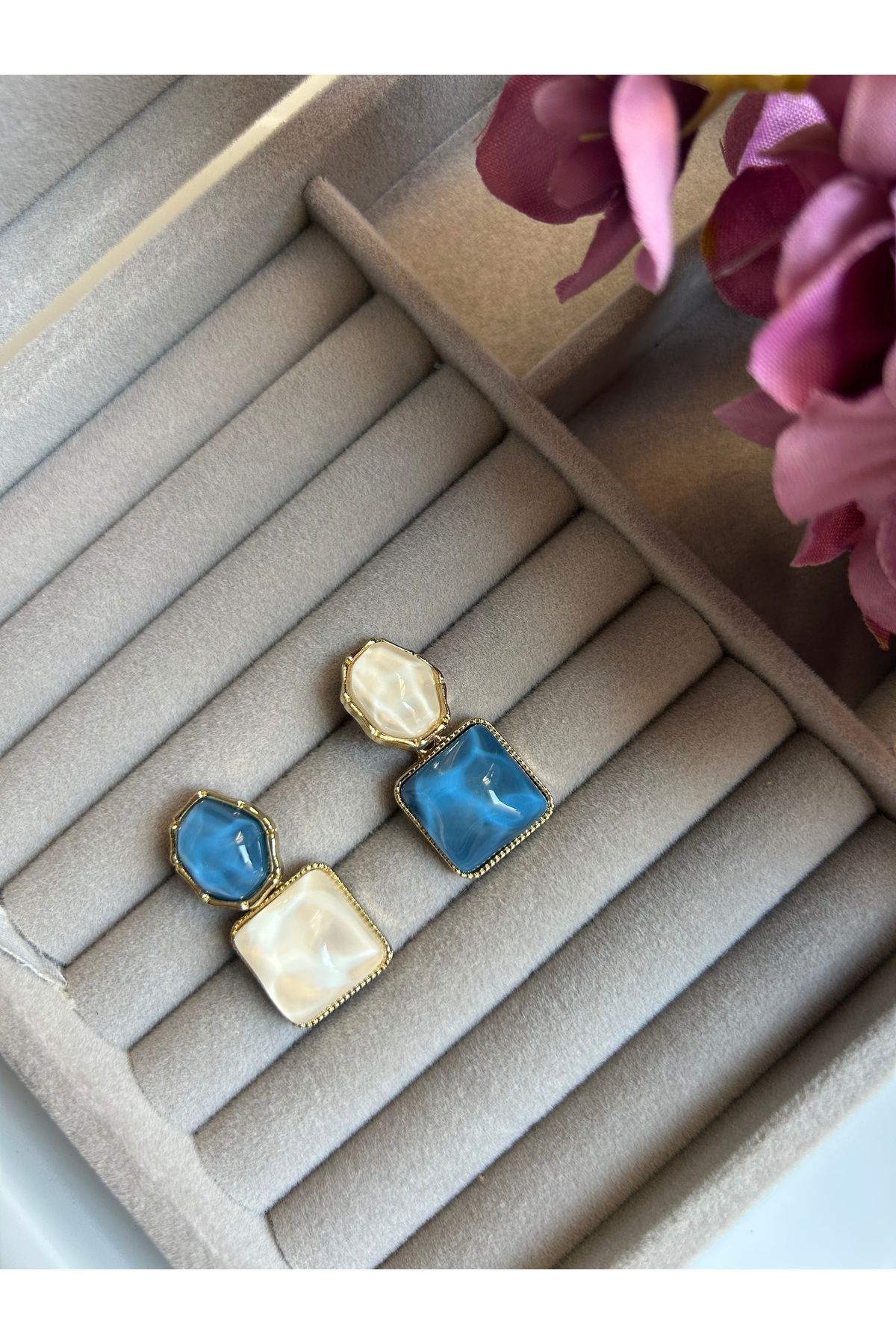 MOONJEWELLERY Sallantılı İki Renkli Küpe
