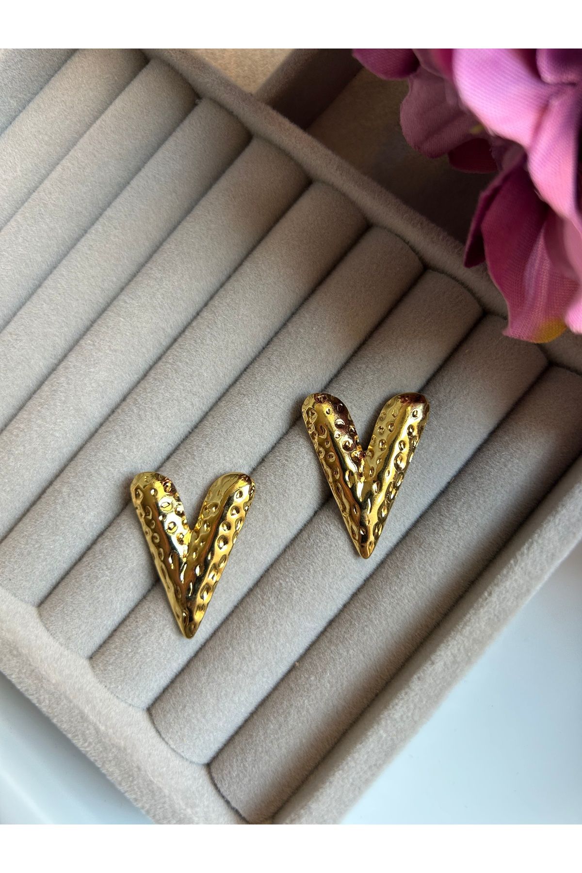 MOONJEWELLERY Nokta Desenli Çelik Kalp Küpe