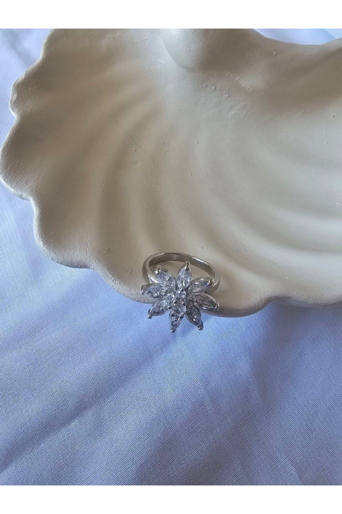 Vixora Lotus Çiçeği Zirkon Taşlı Yüzük