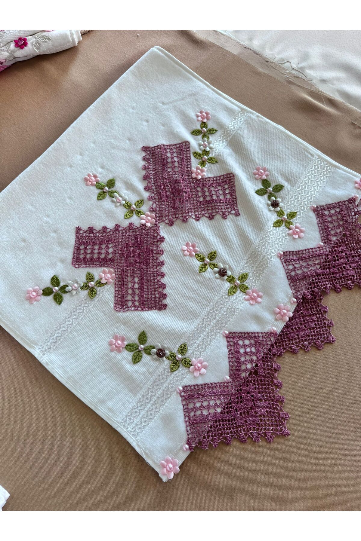 TUTUYA TEXTIL EL İşi Kelebek Model Dantelli El Yüz Havlusu Çeyizlik Havlu
