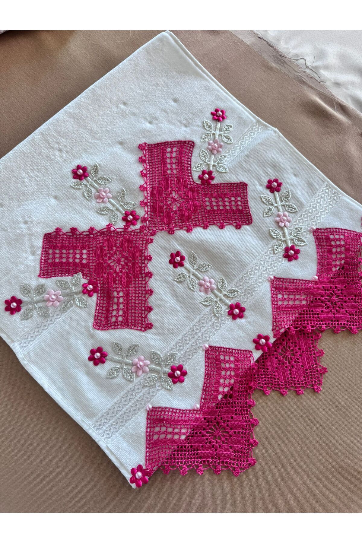 TUTUYA TEXTIL EL İşi Kelebek Model Dantelli El Yüz Havlusu Çeyizlik Havlu